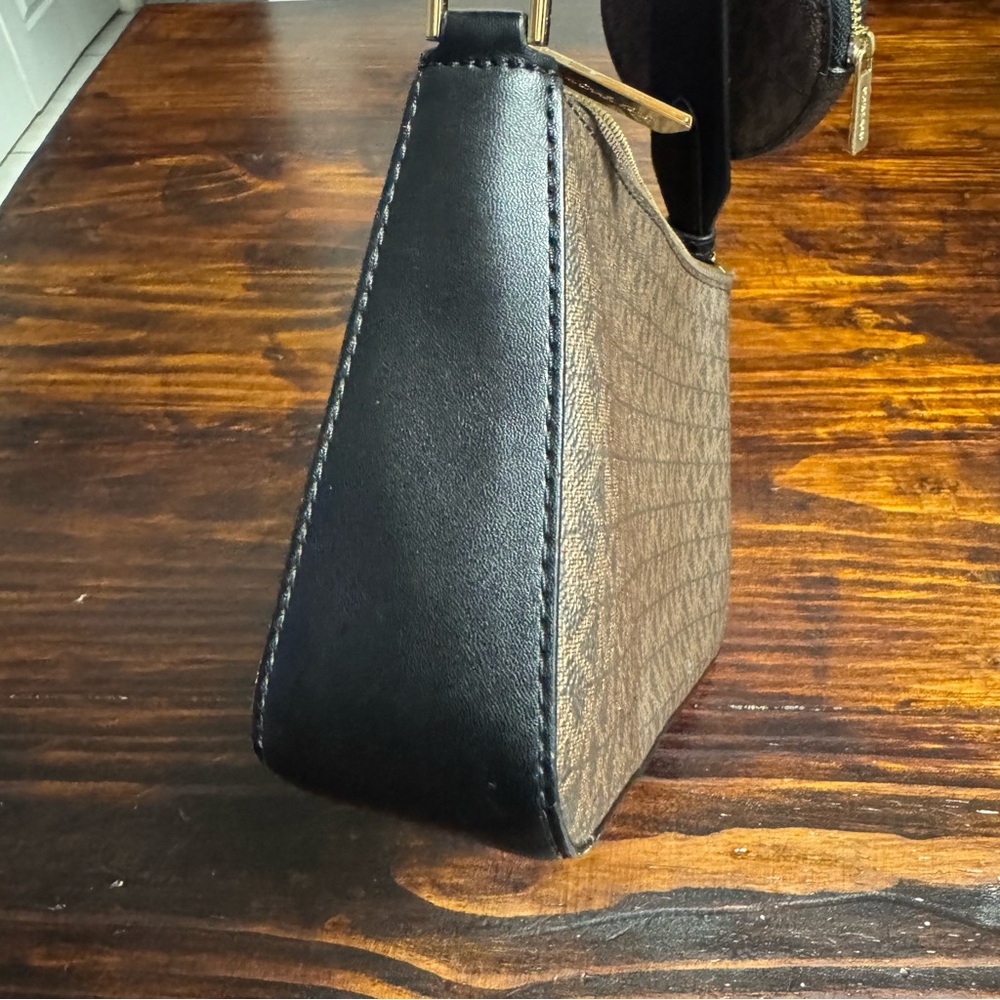 Michael Kors Signature Brown Crossbody Set - Picture 4 of 16